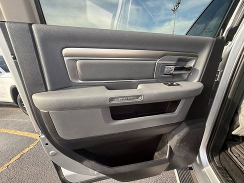 Used 2015 RAM 2500 SLT w/ Luxury Group image 18