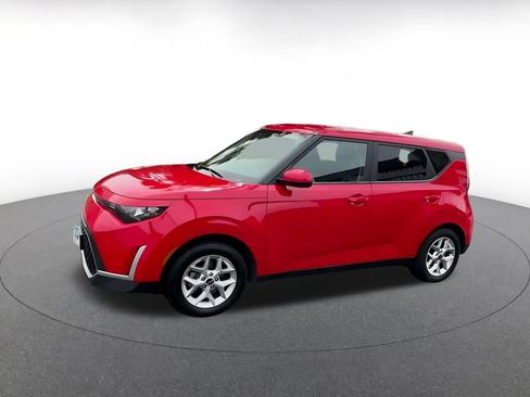 Used 2025 Kia Soul LX w/ LX Technology Package FWD image 4