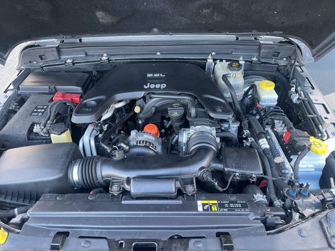 Used 2018 Jeep Wrangler Unlimited Sport S AWD/4WD image 29