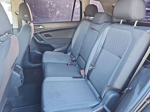 Used 2018 Volkswagen Tiguan S image 15