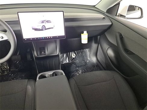 Used 2026 Tesla Model Y 2WD image 16