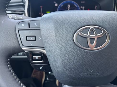 Used 2026 Toyota Camry SE FWD image 28