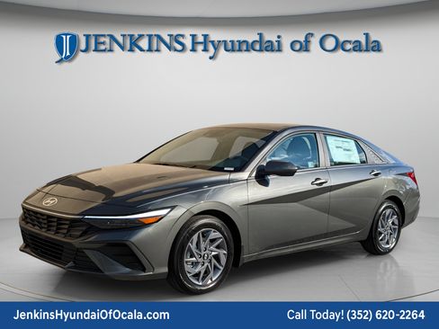 New 2025 Hyundai Elantra Sport FWD image 7