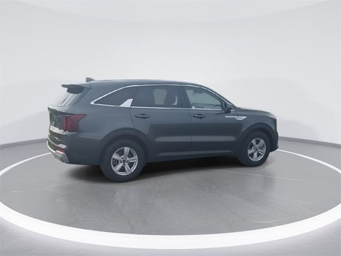 Certified 2025 Kia Sorento LX image 8