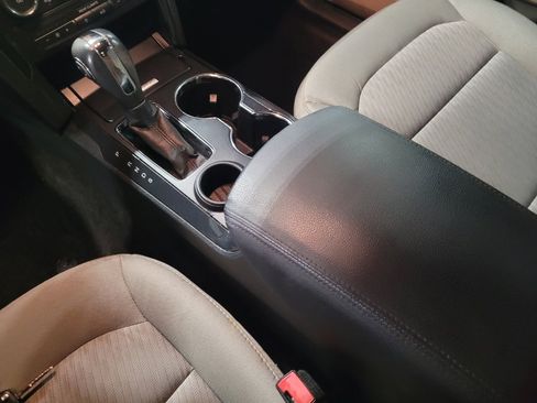 Used 2018 Ford Explorer image 26