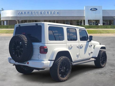 Used 2022 Jeep Wrangler Unlimited Sahara image 4