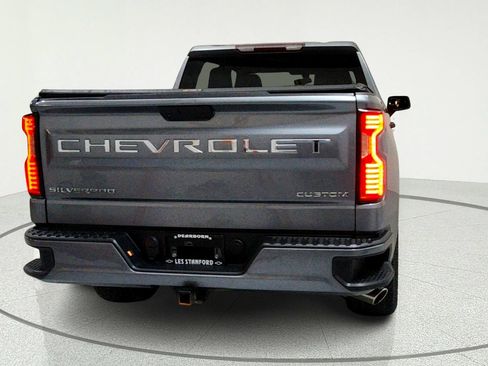 Used 2019 Chevrolet Silverado 1500 Custom w/ Custom Value Package AWD/4WD image 4