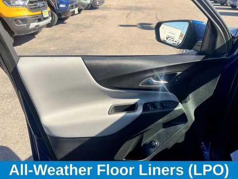 Used 2022 Chevrolet Equinox LT w/ Driver Convenience Package image 12