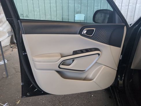 Used 2024 Kia Soul EX image 11