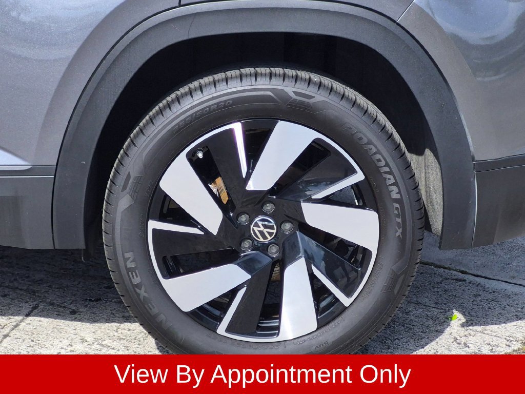 Used 2025 Volkswagen Atlas Cross Sport SE FWD image 35