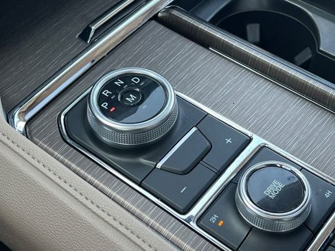 Used 2024 Ford Expedition Limited image 23