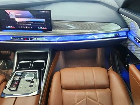 Used 2023 BMW i7 xDrive60 image 40