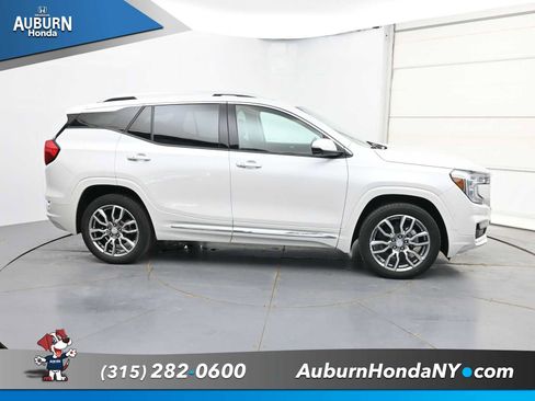 Used 2022 GMC Terrain Denali w/ Denali Premium Package AWD/4WD image 18