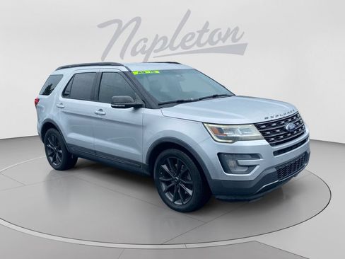 Used 2017 Ford Explorer XLT w/ Equipment Group 202A FWD image 8