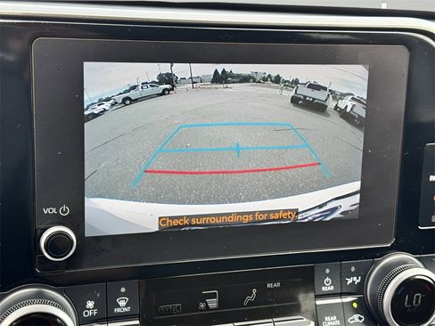 Used 2024 Toyota Highlander LE image 14