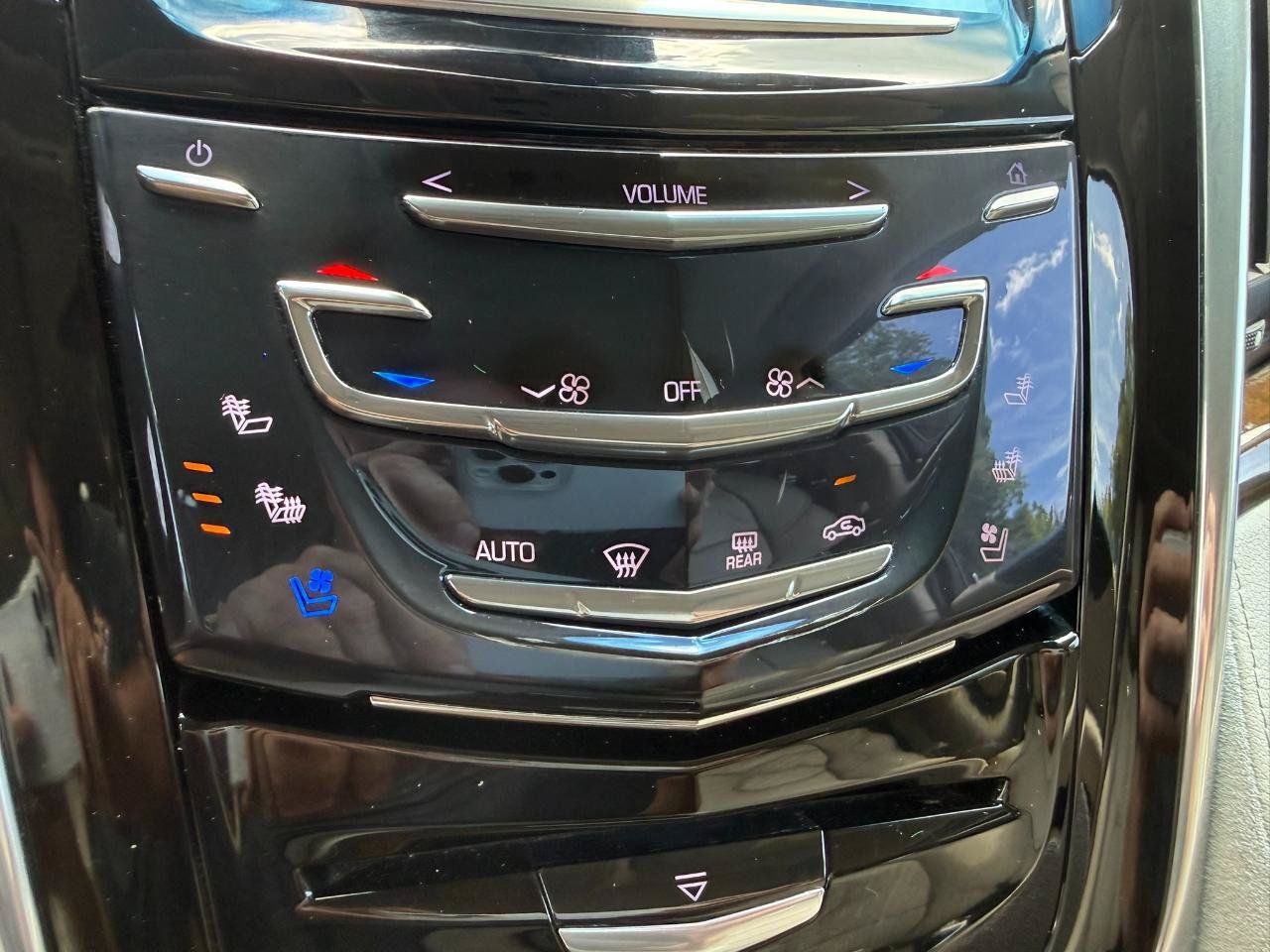 Used 2018 Cadillac Escalade ESV Luxury RWD image 39