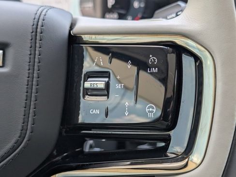 Certified 2025 Land Rover Range Rover Velar S image 21