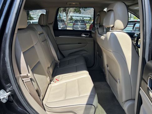 Used 2015 Jeep Grand Cherokee Overland w/ Advanced Technology Group AWD/4WD image 25