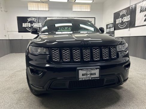 Used 2018 Jeep Grand Cherokee Altitude AWD/4WD image 2