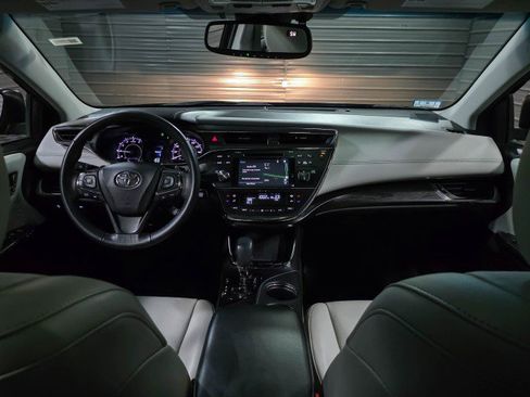 Used 2018 Toyota Avalon XLE Premium image 11