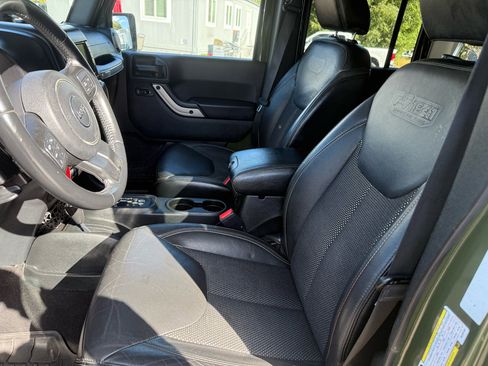 Used 2016 Jeep Wrangler Unlimited Sahara image 9