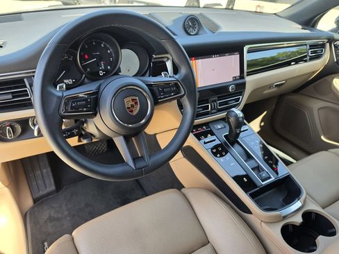 Used 2023 Porsche Macan AWD/4WD image 4