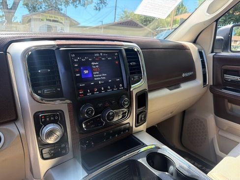 Used 2018 RAM 1500 Laramie w/ Convenience Group AWD/4WD image 17