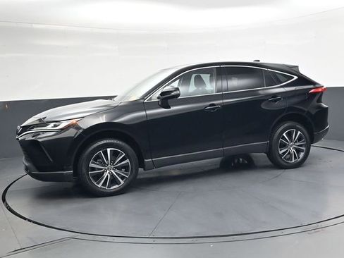 Used 2023 Toyota Venza LE image 9