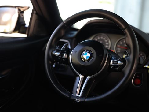 Used 2020 BMW M4 Coupe w/ Competition Package RWD image 31