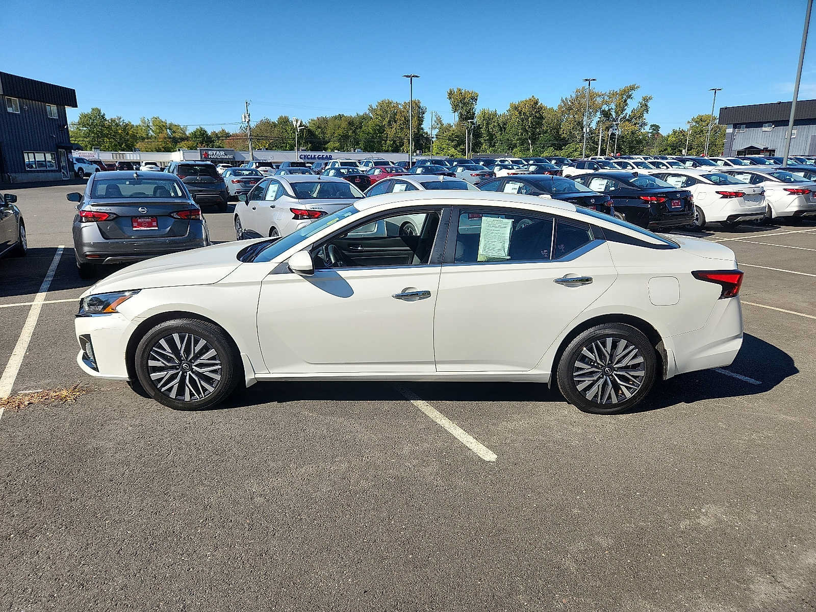 Used 2023 Nissan Altima 2.5 SV AWD/4WD image 7