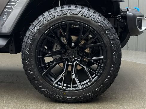 Used 2023 Jeep Wrangler Unlimited Sahara w/ Cold Weather Group AWD/4WD image 9