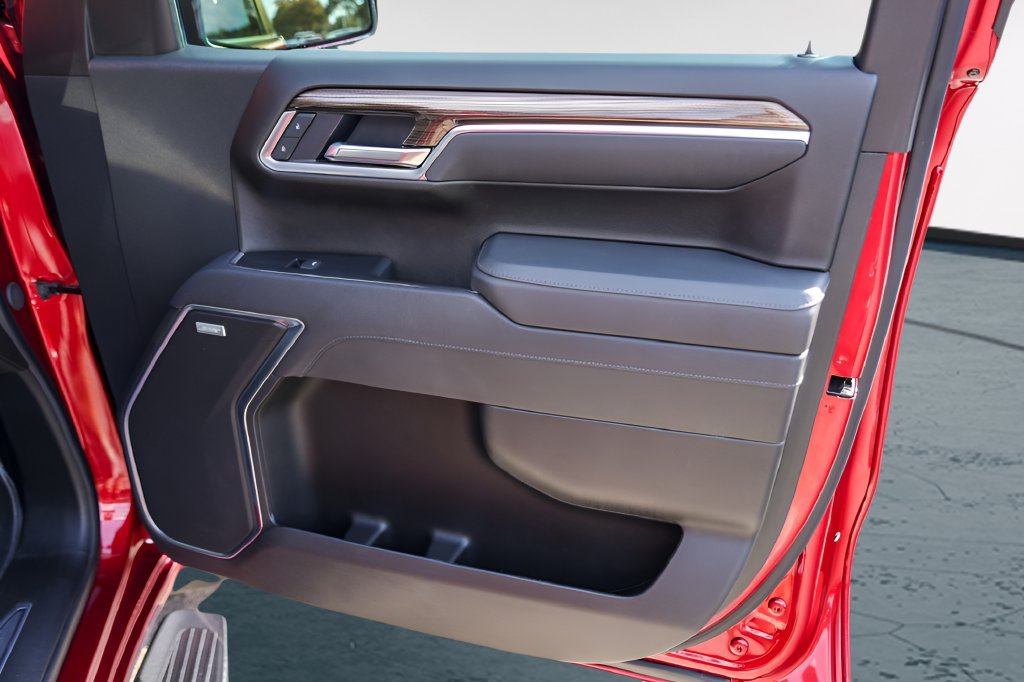 Certified 2025 Chevrolet Silverado 1500 RST AWD/4WD image 30