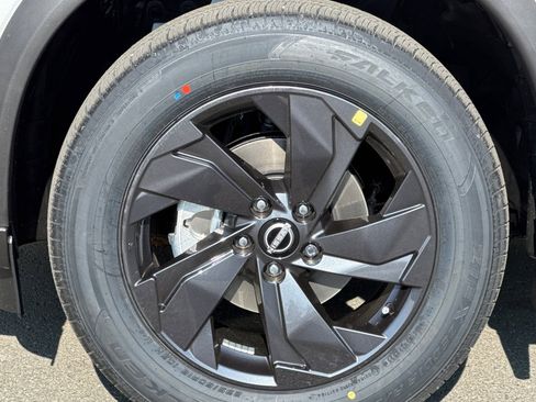 New 2026 Nissan Rogue SV w/ Cold Weather Package FWD image 32