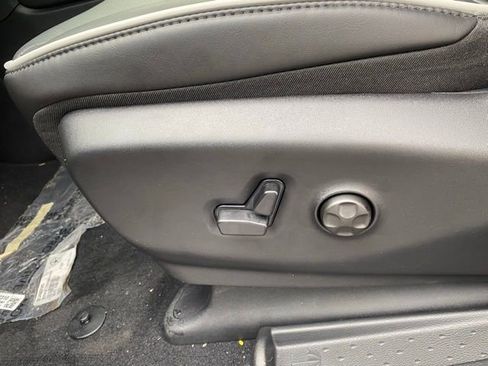 New 2026 Chrysler Pacifica Limited w/ S Appearance Package image 17