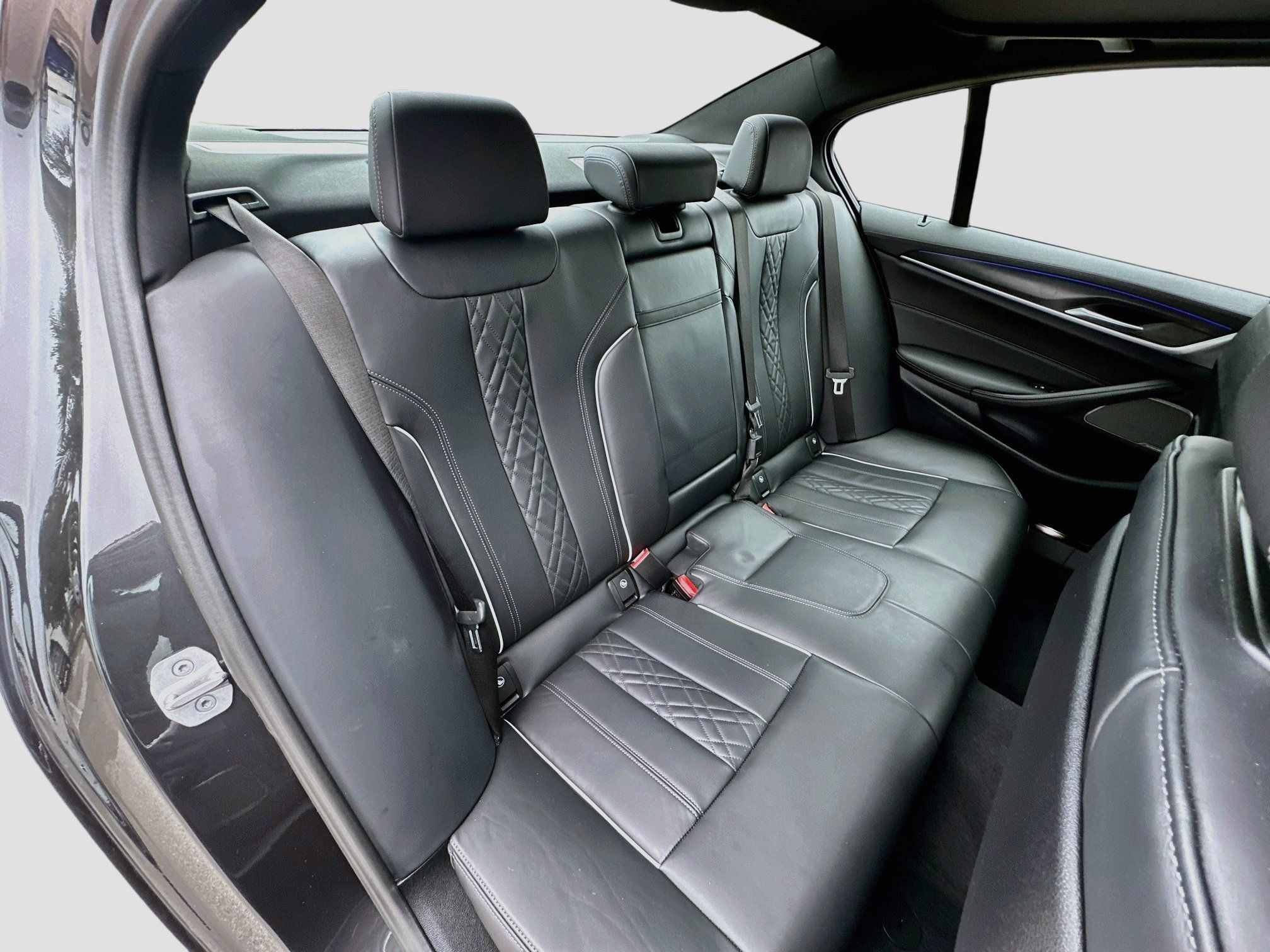 Used 2023 BMW M550i xDrive AWD/4WD image 30