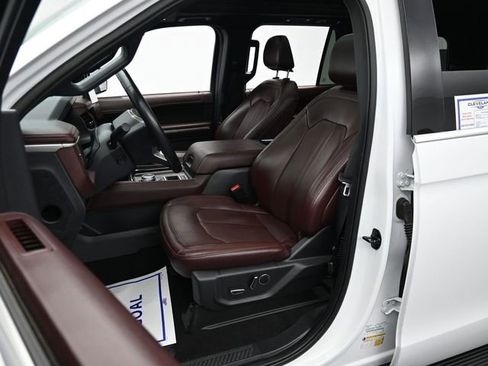 Used 2024 Ford Expedition Limited image 11
