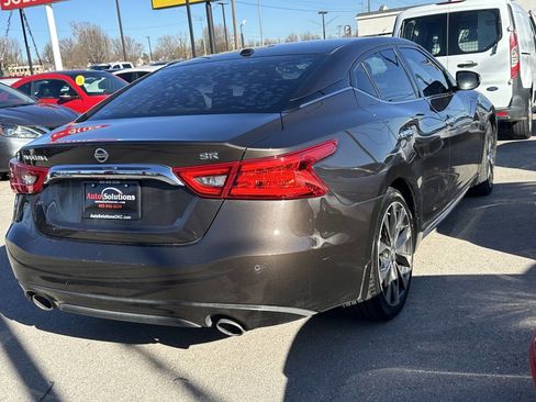 Used 2016 Nissan Maxima SR image 4