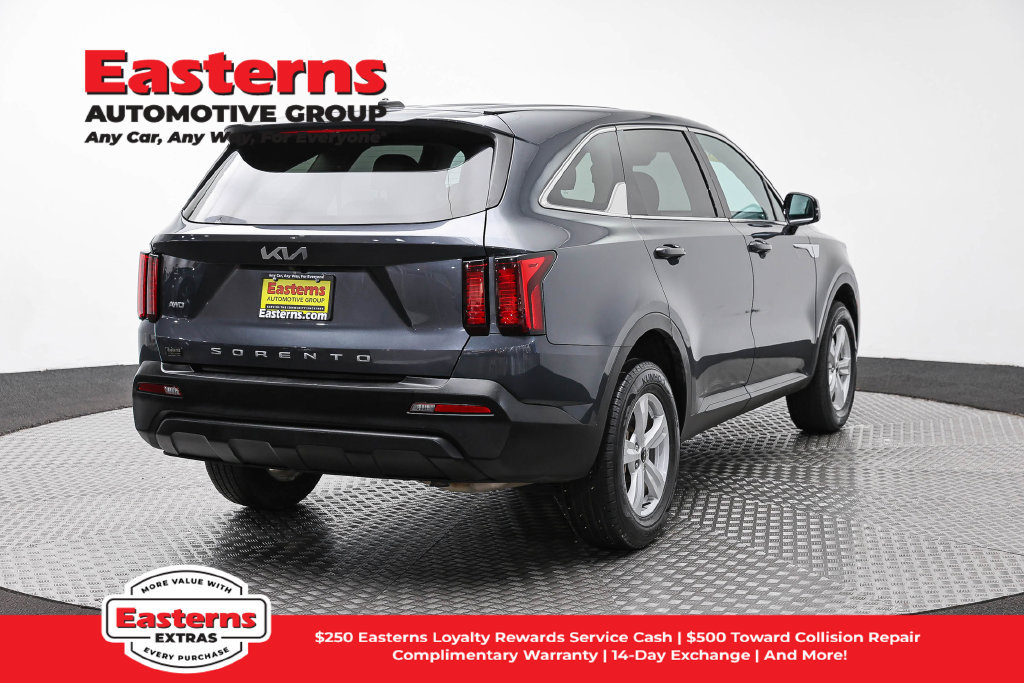 Used 2022 Kia Sorento LX AWD/4WD image 6