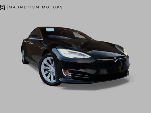 Used 2020 Tesla Model S Long Range Plus image 4