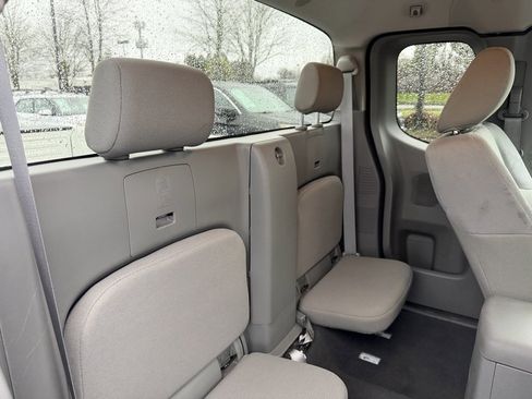 Used 2019 Nissan Frontier S image 28