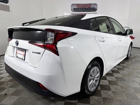 Used 2022 Toyota Prius LE image 3