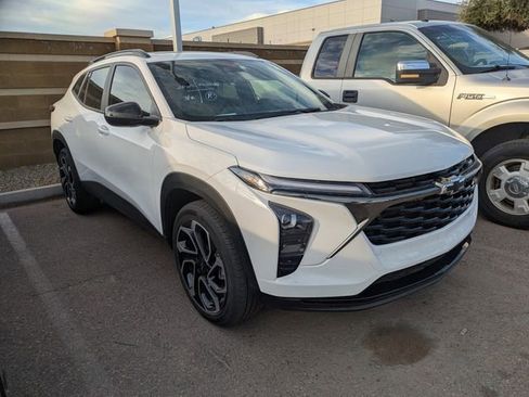 Used 2025 Chevrolet Trax RS w/ Sunroof Package image 5