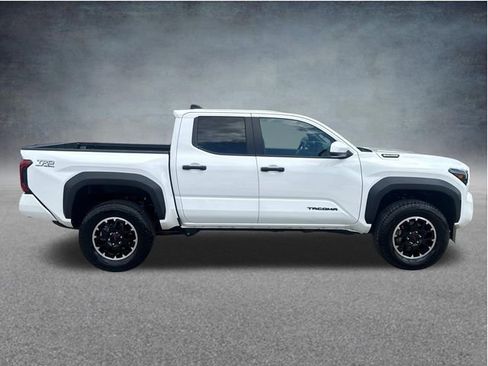 Used 2025 Toyota Tacoma TRD Off-Road AWD/4WD image 13