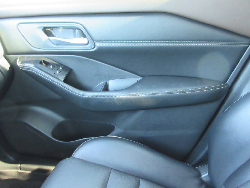 Used 2023 Nissan Rogue SV w/ SV Premium Package AWD/4WD image 33