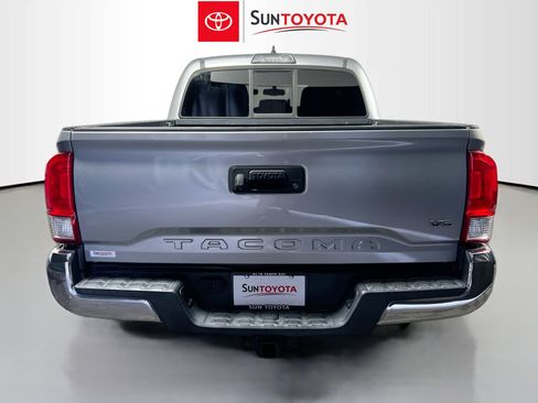 Used 2017 Toyota Tacoma SR5 w/ Tow Package RWD image 5