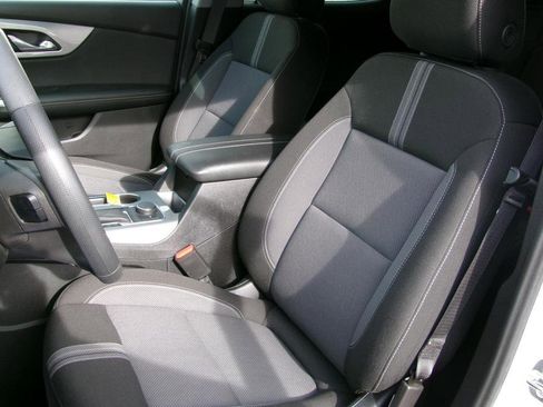 Used 2025 Chevrolet Blazer LT image 13