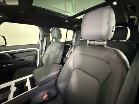 New 2025 Land Rover Defender 110 X-Dynamic SE image 10
