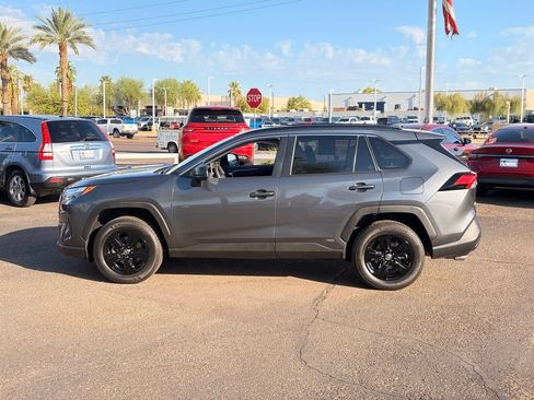 Used 2023 Toyota RAV4 LE AWD/4WD image 3