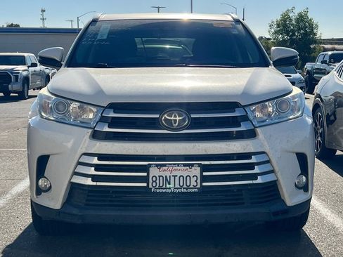 Certified 2018 Toyota Highlander XLE w/ Carpet Mat Package (TMS) FWD image 3