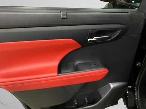 Used 2022 Toyota Highlander XSE image 21